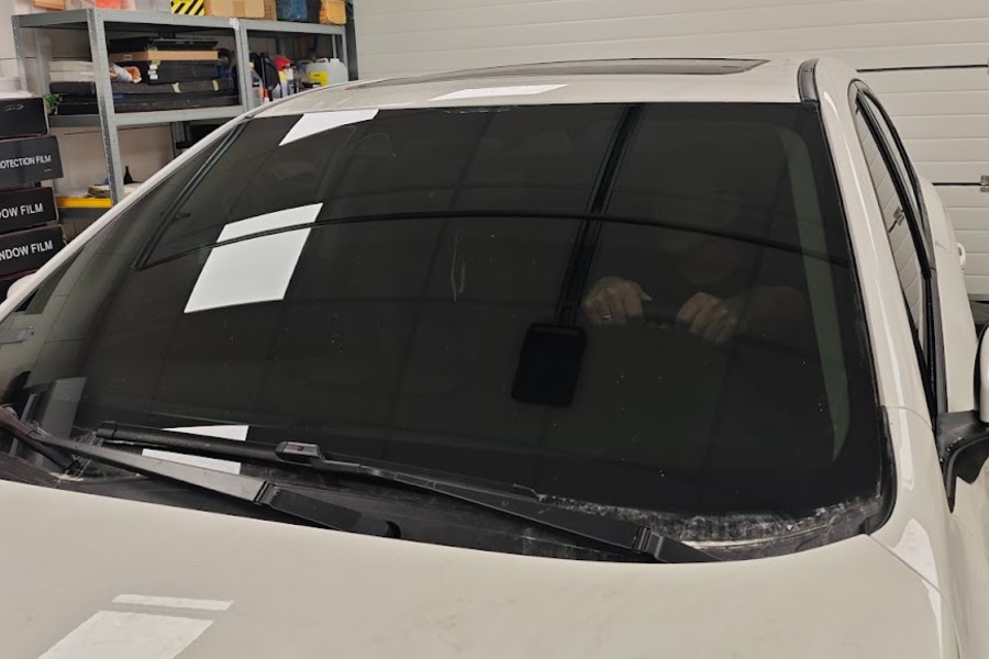 Тонування лобового скла LANDO